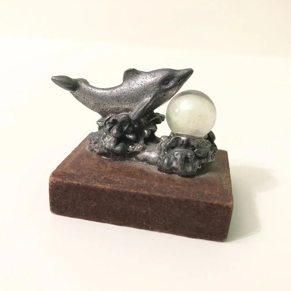 Vintage  Miniature Dolphin Metal Figurine on Wooden Stand Crystal Ball Sphere - Picture 5 of 7